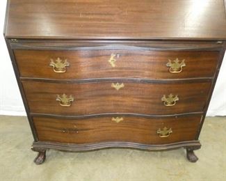 VIEW 2 MAH. W/ CLAW FEET