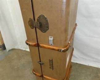 VIEW 3 SIDE WOODEN TRUNK