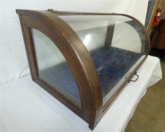 VIEW 3 LEFTSIDE CURVED COUNTER DISPLAY