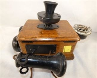 VIEW 2 CLOSEUP OAK CASE PHONE