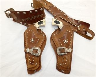 WYATT EARP PISTOLS/HOLSTER