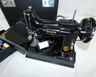 VIEW 3 CLOSEUP SINGER FEATHER WEIGHT