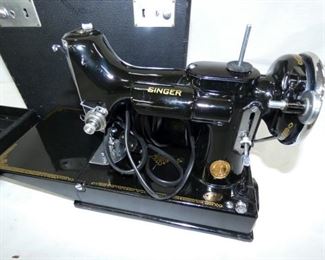 VIEW 3 CLOSEUP SINGER FEATHER WEIGHT