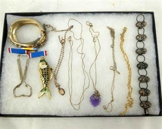 VARIOUS PIECES COSTUME JEWELRY