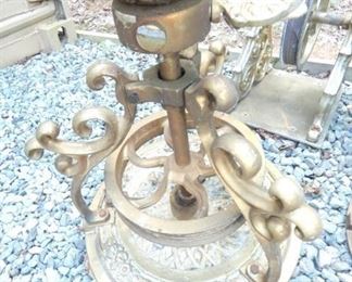 VIEW 2 CLOSEUP FAN HARDWARE 