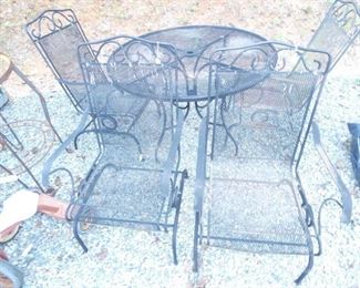 WROUGHT IRON PATIO TABLE/CHAIRS 