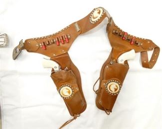 TOY WESTERN CAP PISTOLS/HOLSTER