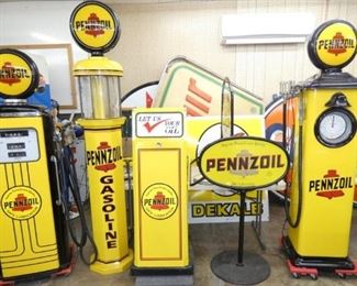 GROUP PICTURE PENNZOIL ITEMS