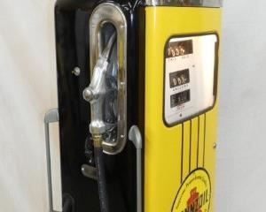 VIEW 3 ORIG. RESTORED PENNZOIL PUMP