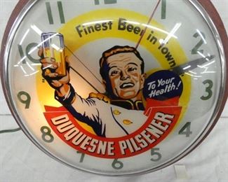 VIEW 4 "FINEST BEER IN TOWN" CLOCK