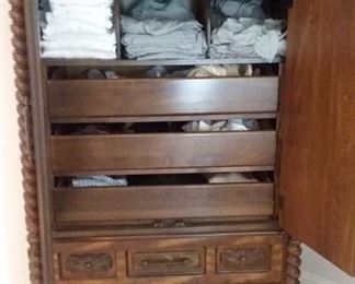 dresser cabinet . chest of drawers