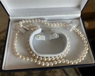 Pearl necklace, bracelet and earring set