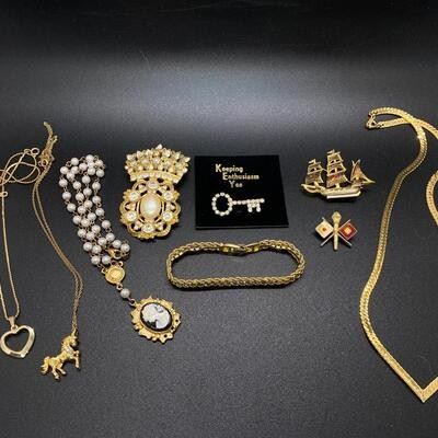 Vintage Goldtone Jewelry Lot