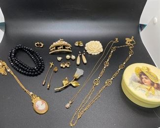 Goldtone Victorian Romance Style Jewelry Lot