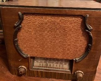 assortment of vintage radios
