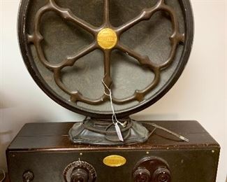 Atwater Kent radio and Atwater Kent speaker