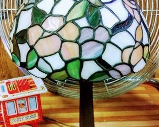 Vintage Tiffany Style Table Lamp.
