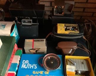 Assorted vintage cameras 