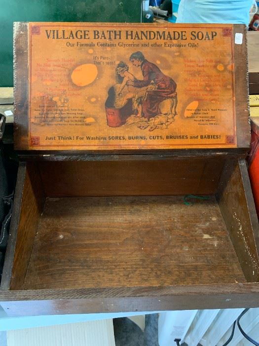 Is this a great old box or what?