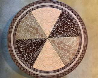 Round coffee table