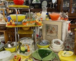 Large selection of vintage kitchenware, Fire King

