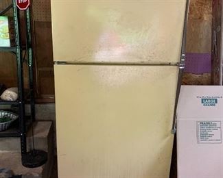 #89	Kenmore Garage Refrigerator - working 21cu	 $175.00 	

