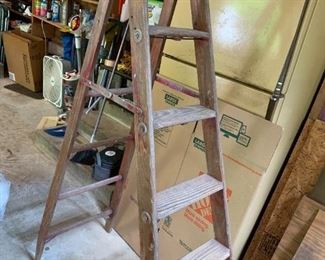 #90	6 ft Wooden Ladder 	 $30.00 	
