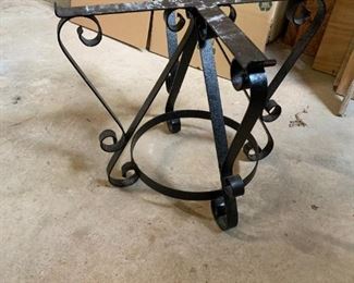 #92	Black Wrought Iron Table Base (missing Top) 20x17	 $25.00 	
