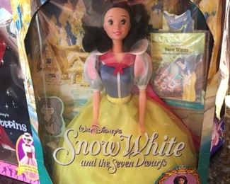#KH213 1997 Snow White Doll NIB $20