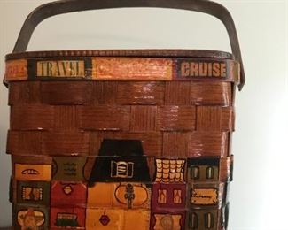#169	Purse	Vintage wood Basket Weave Purse w/hand-painting Huntsville memorabillia  9Tx10Wx5.5D	 $25.00 		
