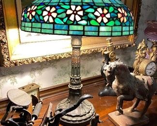 Beautiful ANTIQUE Tiffany Lamp - Works *(see)