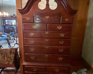 Thomasville Furniture  - Tall dresser - Very nice (Huge)
