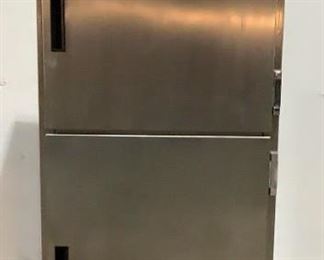 Located in: Chattanooga, TN
MFG Intertek
Ser# 201004164
Power (V-A-W-P) 120V - 60Hz - 5.0A - 1Ph
Blanket Warmer
Size (WDH) 29-1/2"W x 24-1/4"D x 72"H
Tested Works
**Sold as is Where is**