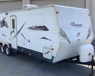 Located in: Chattanooga, TN
Yr 2006
MFG Coachmen
Model SE 30DBD TT
27’ Camper Trailer
Size (WDH) 8’W x 30’L x 9’H
V.I.N: 1TC2B969361308249
2" Ball Hitch Receiver
7 Outlets
*Unable To Test Power*
*Sold on Bill of Sale Only*
**Sold as is Where is**