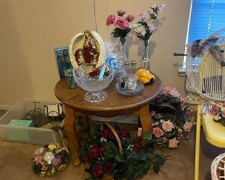 End table & flower baskets