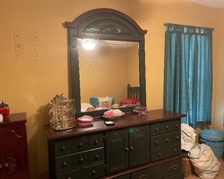 Dresser & mirror - 4 piece bedroom set