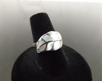 .925 Sterling Silver Inlayed Mother of Pearl Leaf Ring Size 7.5
