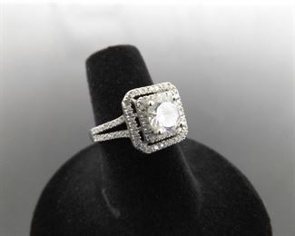 .925 Sterling Silver Cut Crystal Zirconia Ring Size 6
