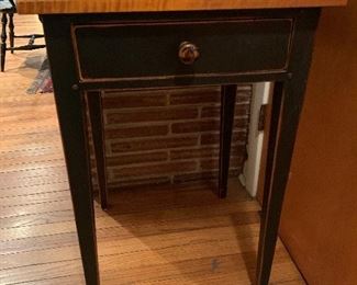 SOLD!
David Smith Federal-style lamp table