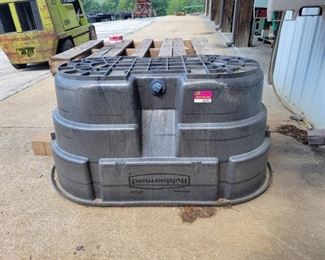 100 Gal Rubbermaid Tub