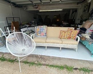 Vintage wicker sofa - VERY nice