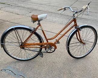 Schwinn De Luxe Breeze bicycle