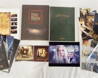 1020 LOT OF LORD OF THE RINGS FILM MEMORBILLIA, LOT INCLUDES A PRESS KIT, A SIGNED PRINT, DIGITAL PRESS KITS, POST CARDS, BOOKLET ETC.