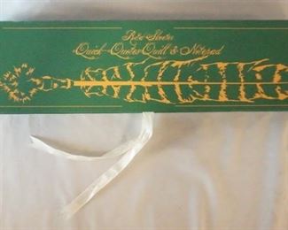 1045 THE WIZARDING WORLD OF HARRY POTER UNIVERSAL STUDIOS RITA SKEETER *QUICK QUOTES* QUILL & NOTEPAD.