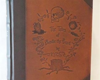 1049 THE TALES OF BEEDLE THE BARD COLLECTORS EDITION BOOK & 10 PRINTS IN CASE. CAS HAS SOME MINOR WEAR