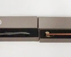 1051 LOT OF TWO HARRY POTTER THE NOBLE COLLECTION DEATH EATER WAND REPLICAS. LOT INCLUDES DEATHER EATER (THORN) & DEATH EATER (BROWN). BOX COME W/ ORIGINAL BOXES.