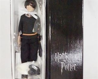 1057 12 IN HARRY POTTER TONNER DOLL, COMES W/ STAND & ACCESSORIES. NEW IN BOX!