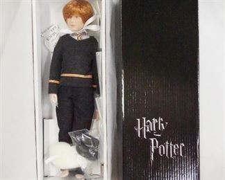 1058 HARRY POTTER 12 IN RON WEASLEY TONNER DOLL. COMES W/ STAND & ACCESSORIES. NEW IN BOX!