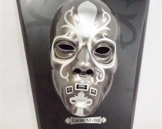 1060 HARRY POTTER LUCIUS MALFOY MASK W/ PLAQUE. PLAQUE HAS SOME MINOR WEAR. 16 IN X 14 1/2 IN