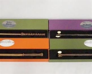 1064 LOT OF FOUR HARRY POTTER THE NOBLE COLLECTION WANT REPLICAS. LOT INCLUDES, MRS. MOLLY WEASLEY, ARTHUR WEASLEY, BILL WEASLEY, & RON WEASLEY. ALL COME W/ ORIGINAL BOXES.